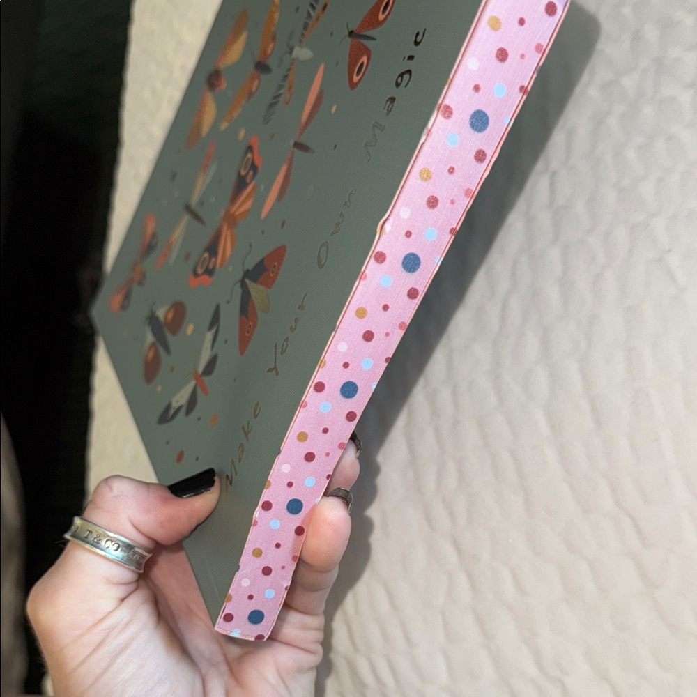 Inspiring MAKE YOUR OWN MAGIC journey/notebook. Beautiful colors & pattern. - Picture 8 of 8